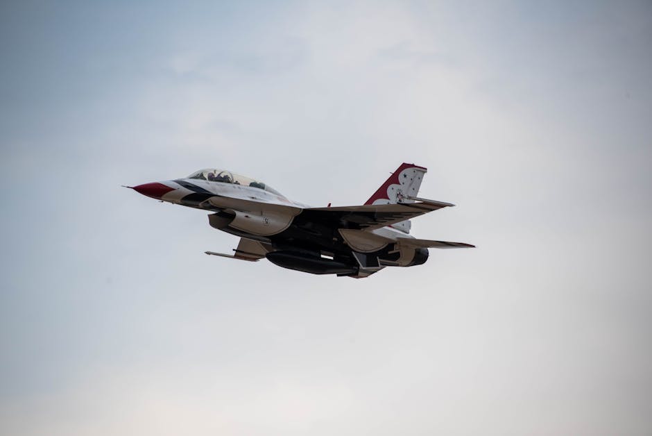 Pilot american salvat miraculos după prăbușirea unui avion F-16 în Deșertul Mojave