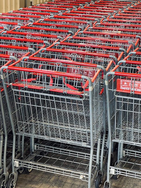 O femeie rănită după ce a fost lovită de un val de cărucioare într-un supermarket din Rusia