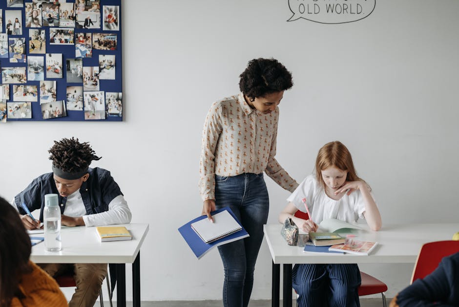 Reguli noi pentru teme: Ministerul Educației răspunde provocărilor din școală