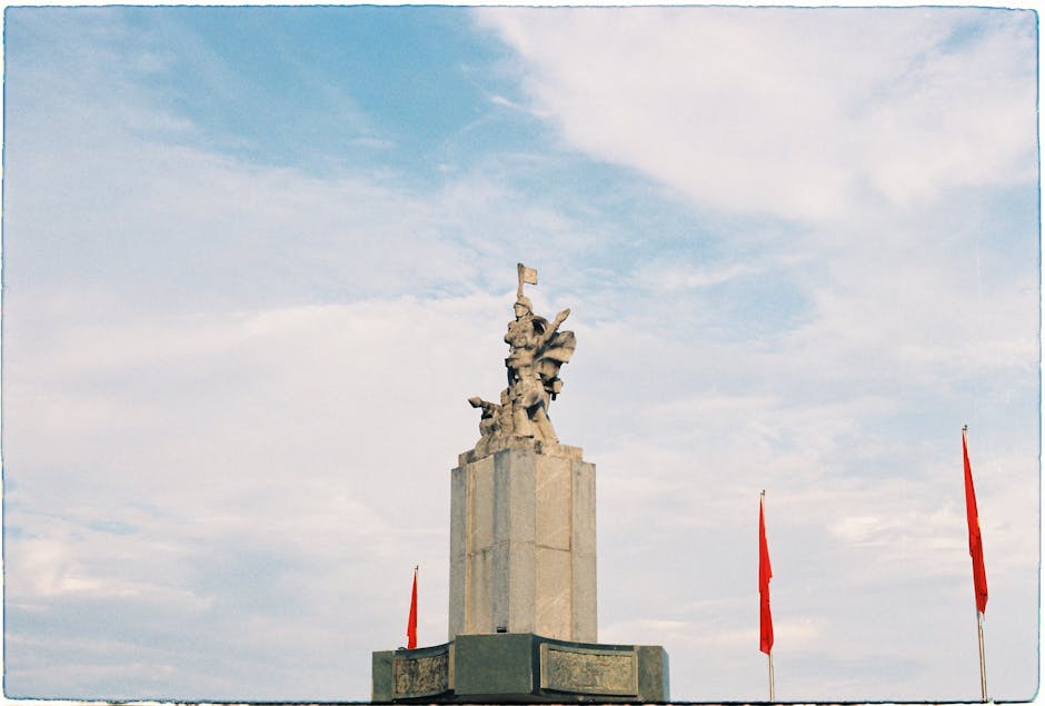 Controversă în București: Monumentul lui Adrian Păunescu ar putea fi înlăturat