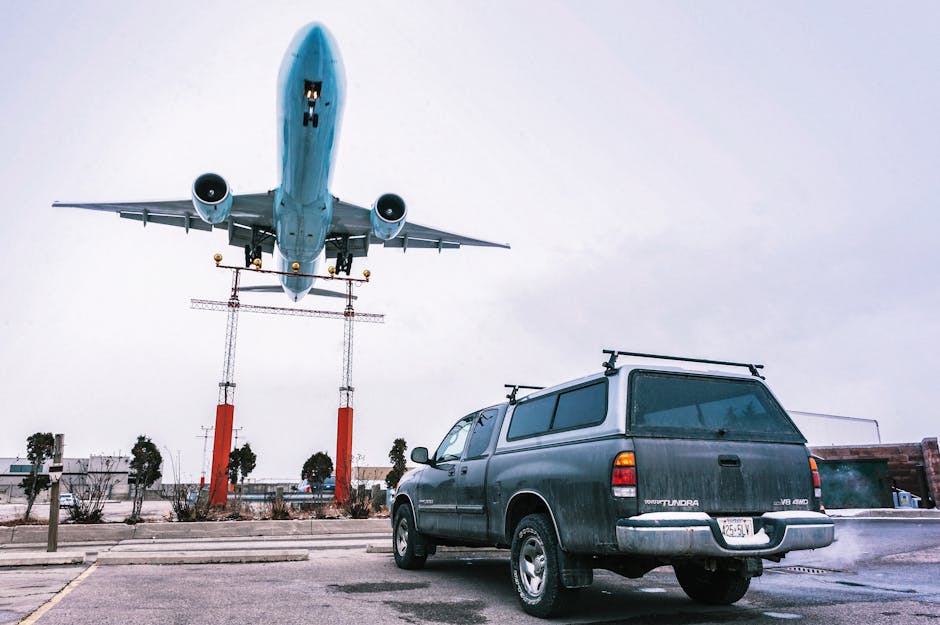 Un incident neobișnuit: un avion aterizează pe o mașină în Florida