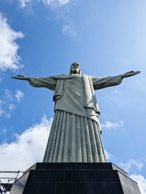 Replica Statuii Libertății se prăbușește în Brazilia din cauza vântului puternic