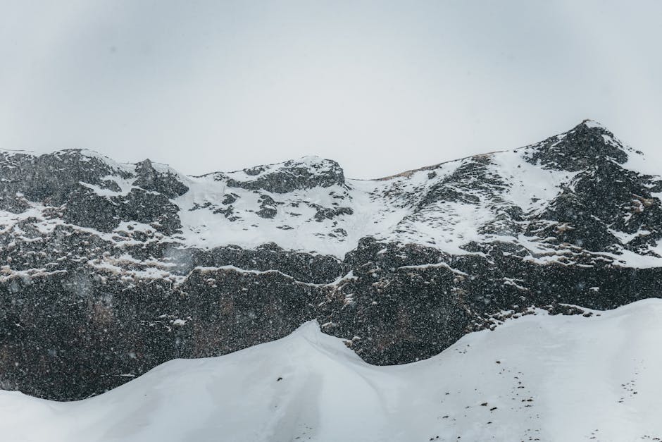 Alertă extremă: viscol devastator în zona montană a Gorjului