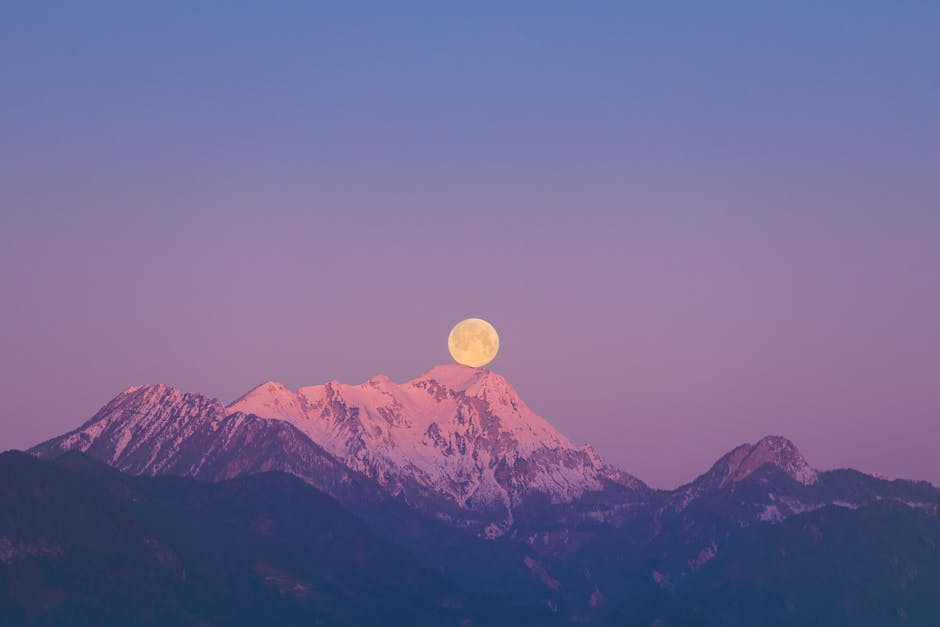 Descoperă superluna din ianuarie 2026: Luna lupului și tradițiile sale