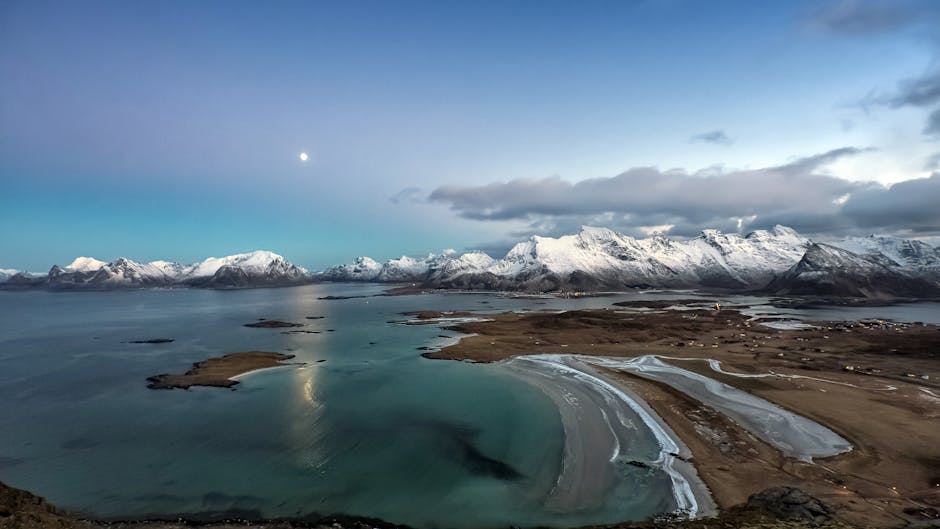 Descoperă aurora boreală din confortul trenului panoramic de noapte din Norvegia