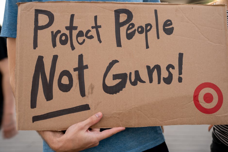 Bărbat reținut după protest, prins cu pistol în mașină