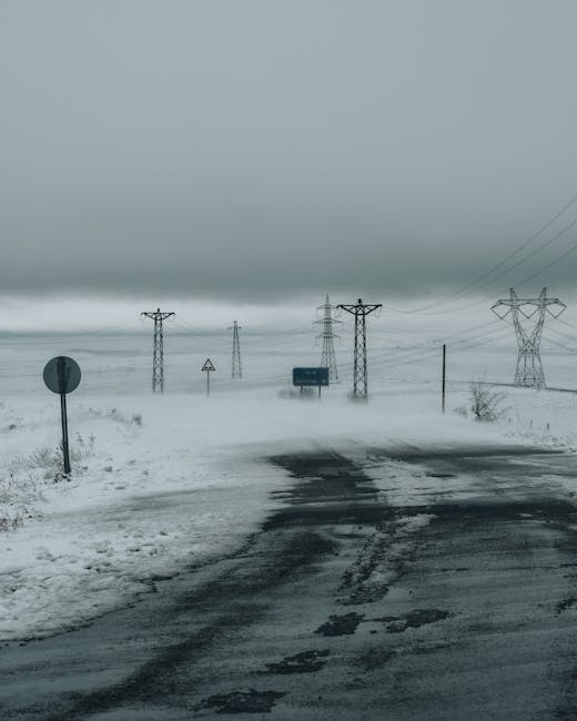 Peste 1.500 de oameni fără electricitate în Harghita din cauza vremii severe