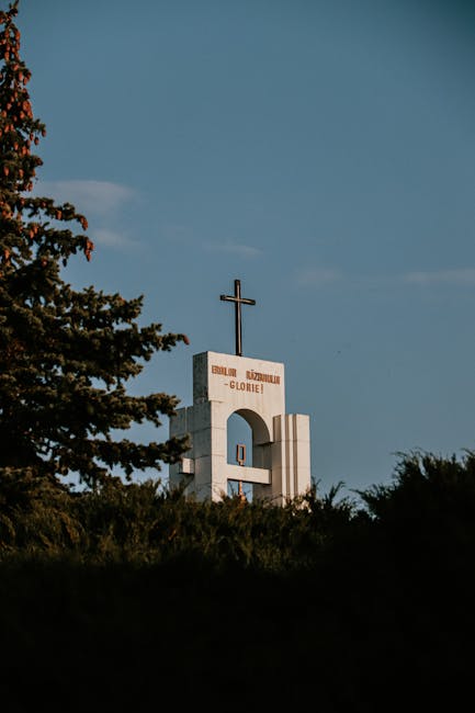 Descoperă secretele impresionante ale crucii-monument din Botoșani