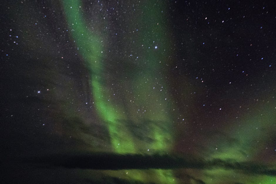 Explozie solară aduce aurora boreală în Argeș
