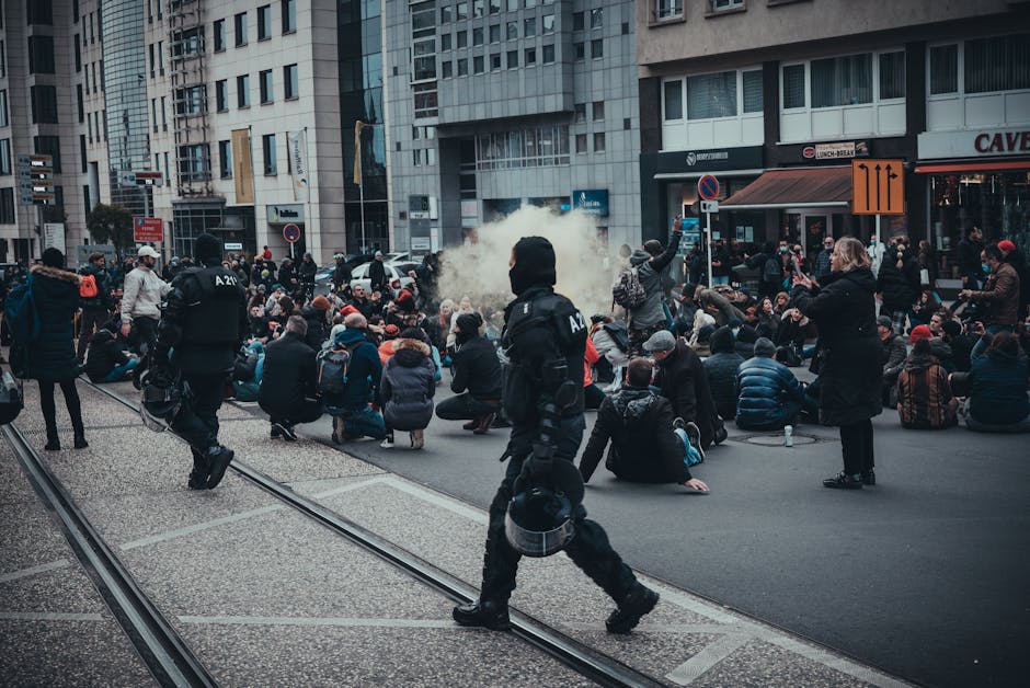Proteste violente în Piața Victoriei: Cinci reținuți și măsuri legale în acțiune