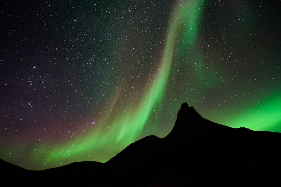 Aurora boreală surprinsă în România: un spectacol rar pe cer
