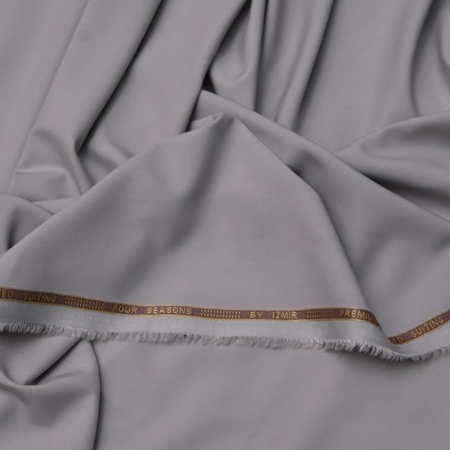 Transformă-ți garderoba cu materiale de lux pentru un look impecabil