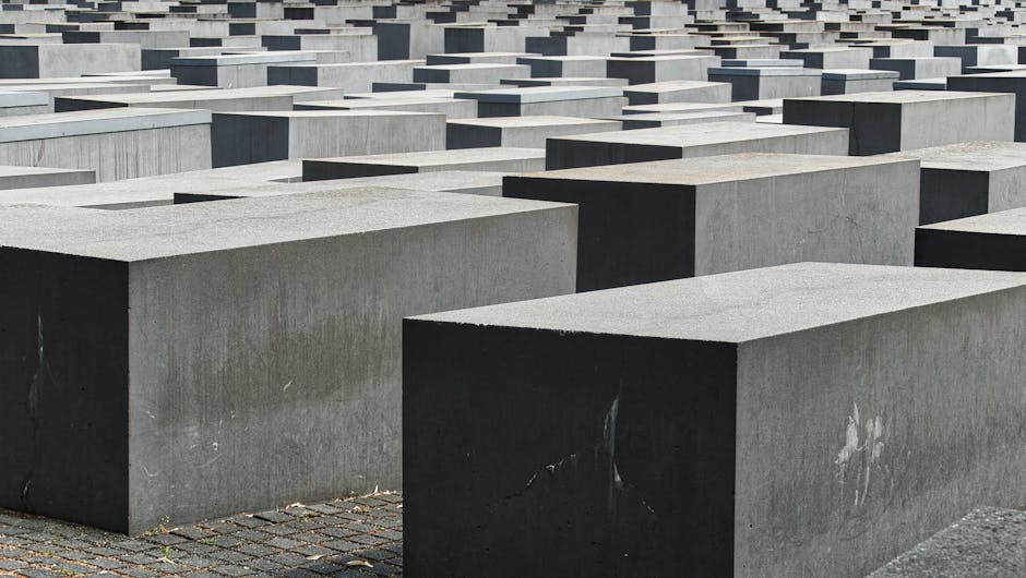 Expoziția [IN] ABSENTIA aduce un omagiu victimelor Holocaustului la Oradea