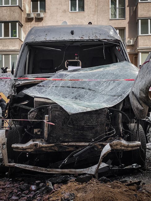 Accident nocturn în Dumești: tractorul a distrus un perete de casă