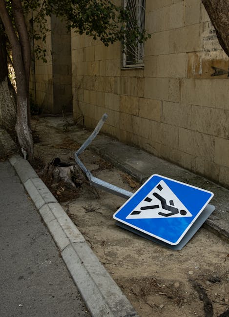 Problema trotuarelor din Iași: pietonii riscă pe străzile aglomerate