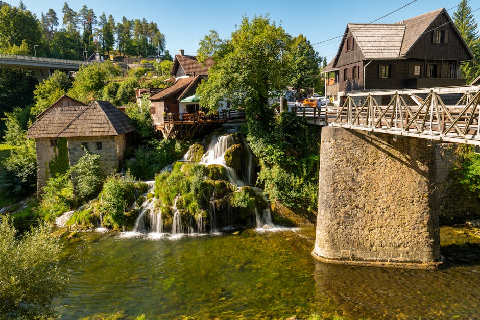 Descoperă satul magic cu 23 de cascade care îmbină natura și arhitectura