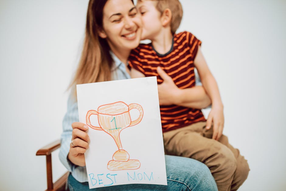 Concursul „Mama mea, minunea mea”: o oportunitate pentru tinerii artiști