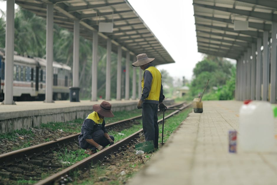 Pericol în Gara Găești: copii lasă pietre pe șine în fața unui controlor absent