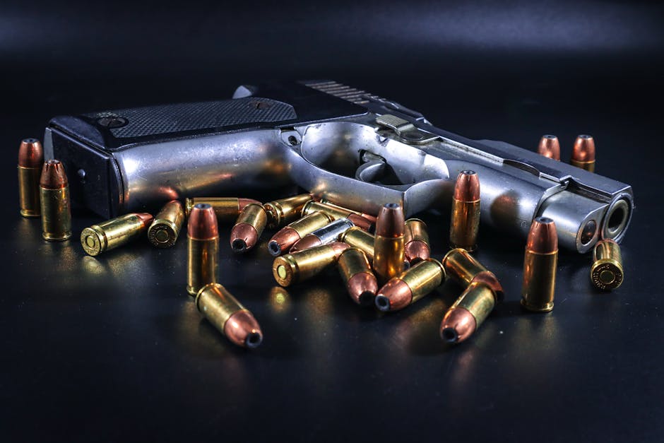 Capturi impresionante: poliția din Brașov confiscă zeci de arme și mii de cartușe