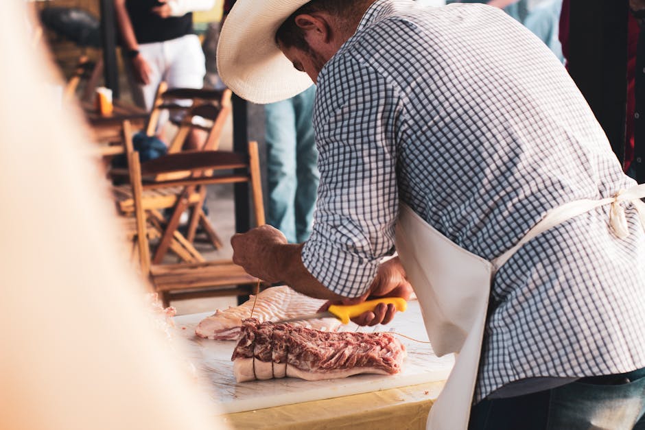 Tradiții și delicii: concursul de tăiat porci din Satu Mare revine în forță