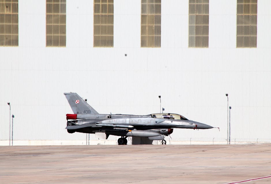 Polonia își activează apărarea aeriană și închide aeroporturi din cauza amenințărilor rusești