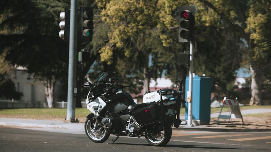 Doi adolescenți din Suceava, urmăriți după ce au condus motociclete fără permis