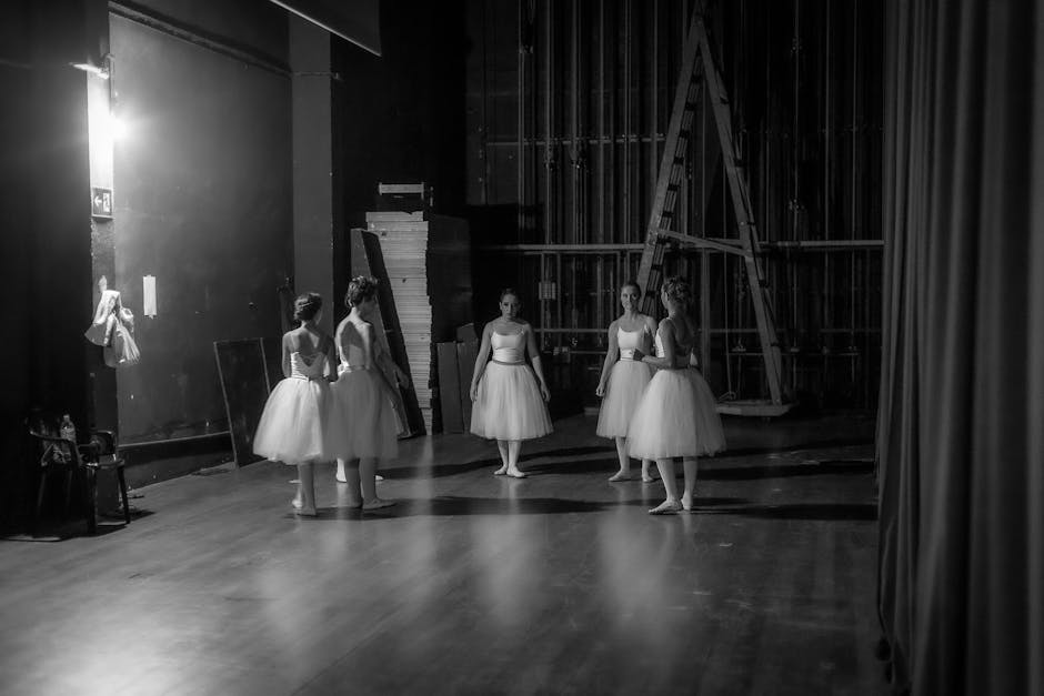 Elevii din Reghin încântă cu dansul la un concurs de teatru