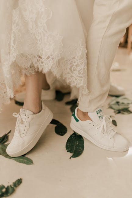 Descoperă cele mai chic moduri de a combina sneakers cu rochii elegante