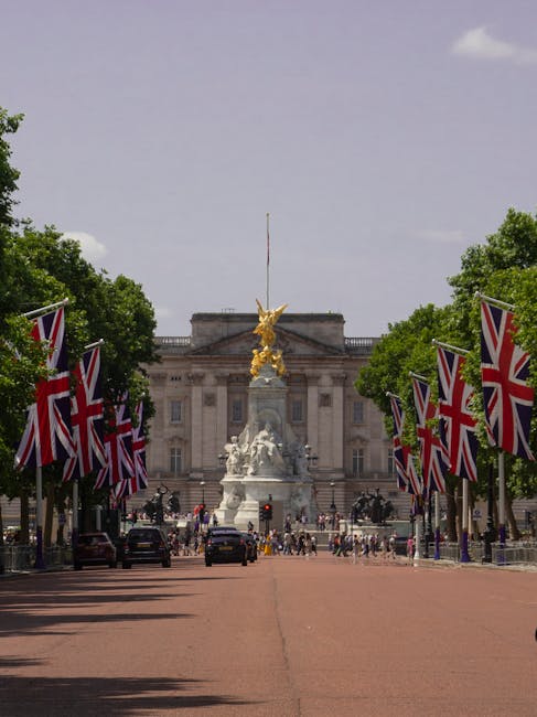 Revenirea surprinzătoare a lui Harry și Meghan în Marea Britanie: ce urmează pentru familia regală