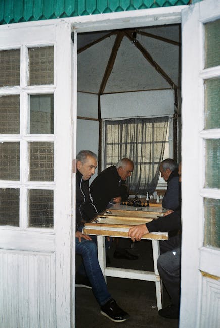 Seniorii din Baia Mare se întrec la table într-o competiție plină de energie