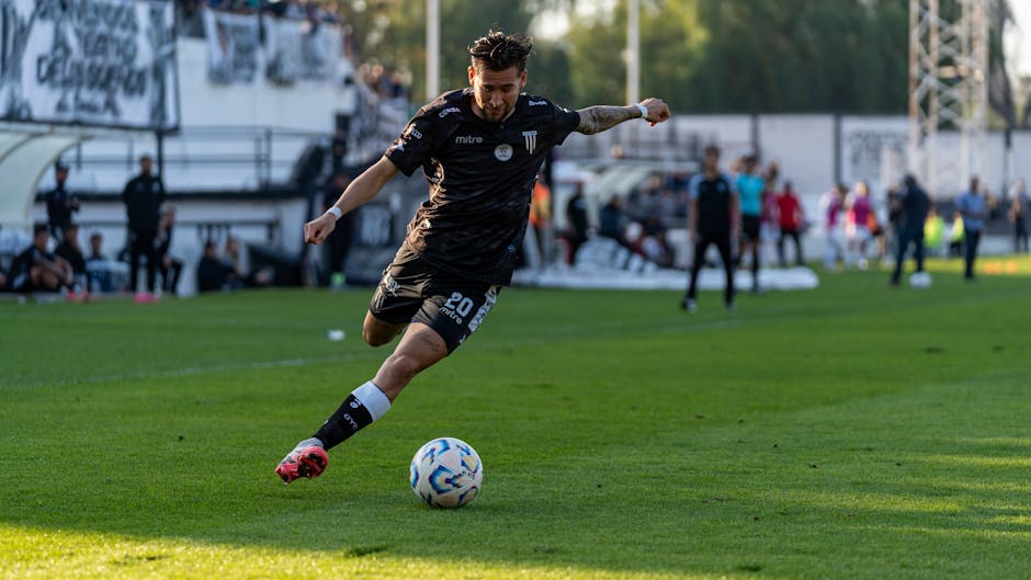 Răzvan Marin strălucește cu un gol fabulos în victoria AEK Atena din Liga Campionilor