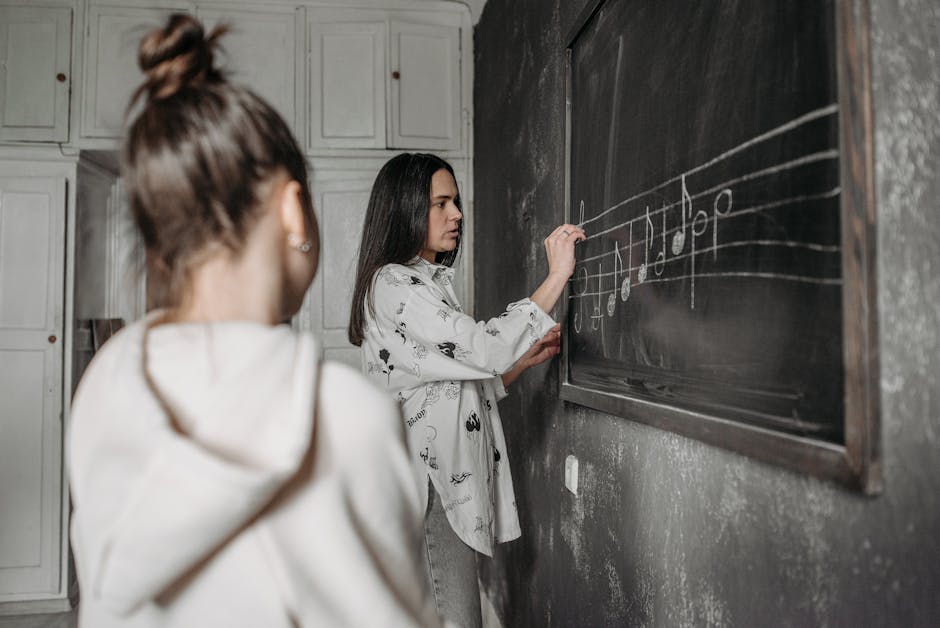 Elevii Colegiului Național „Elena Cuza“ riscă să rămână fără școală după o decizie judecătorească