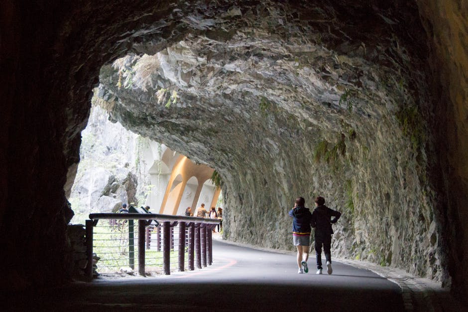 Descoperă misterul tunelurilor romane din Cheile Nerei