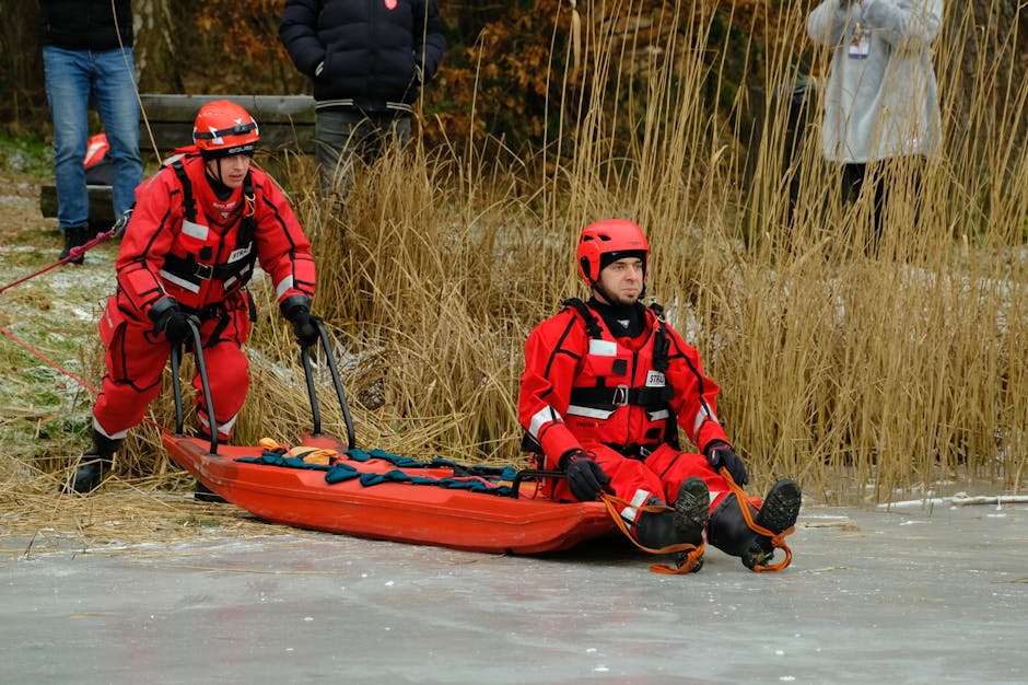 Accident pe lacul Colibița: un adolescent salvat după ce a căzut din barcă