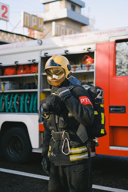 Un erou în timpul concediului: pompier salvează o femeie dintr-un incendiu devastator