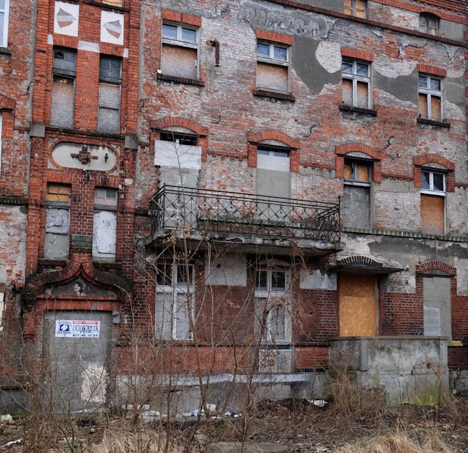 Atenție proprietari: clădirile abandonate pot atrage amenzi uriașe!
