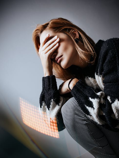Cât de valoroasă a devenit singurătatea în era socializării constante