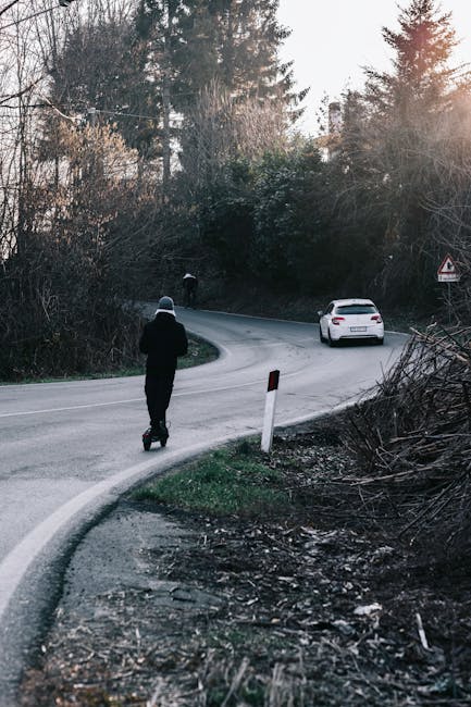 Un adolescent de 15 ani rănit într-un accident între trotinetă electrică și autoturism în Mioveni