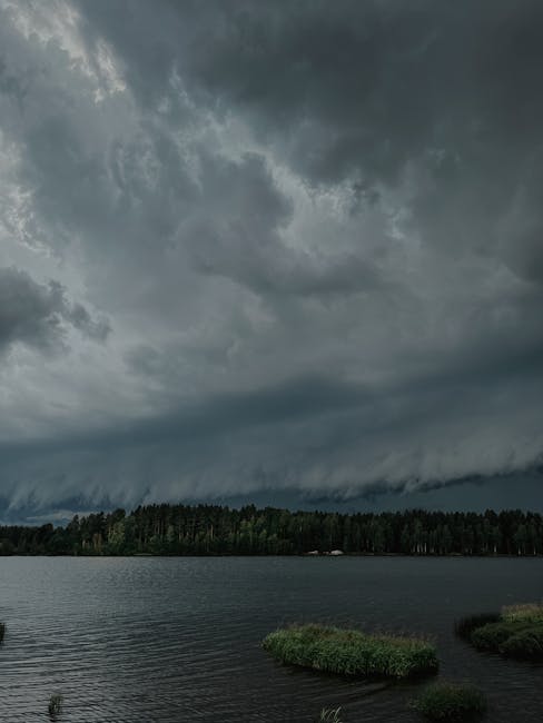 Furtuni și precipitații: condiții meteo severe în România