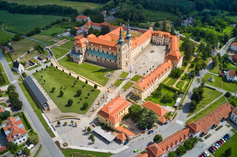 Un complex monahal impresionant se construiește în Bucium pe 1,5 hectare