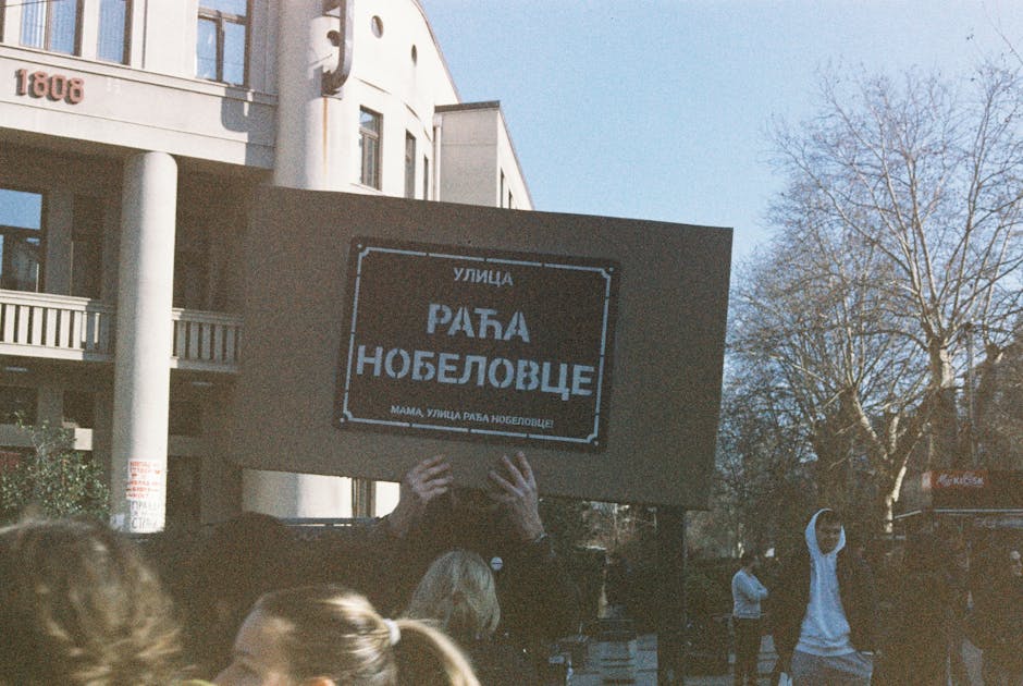 Protestul de la Cotroceni: cetățenii cer răspunsuri despre trecutul lui Lucian Pahonțu