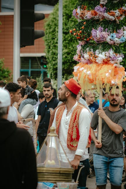 Revenirea tradiției la Hunedoara: Crucea de flori încântă orașul