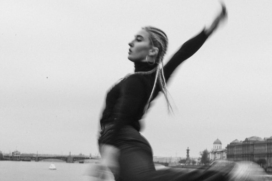 Descoperă «Gangster», noul hit dance-pop al Evei Timush care îmbină dorința cu ritmuri contagioase