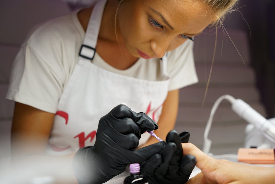 Oportunități de carieră în beauty: curs de stilist protezist unghii la Târgoviște