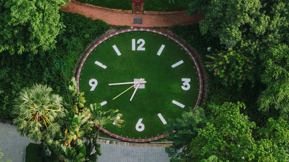 Ceasul vandalizat din parcul Tomis II riscă să se prăbușească