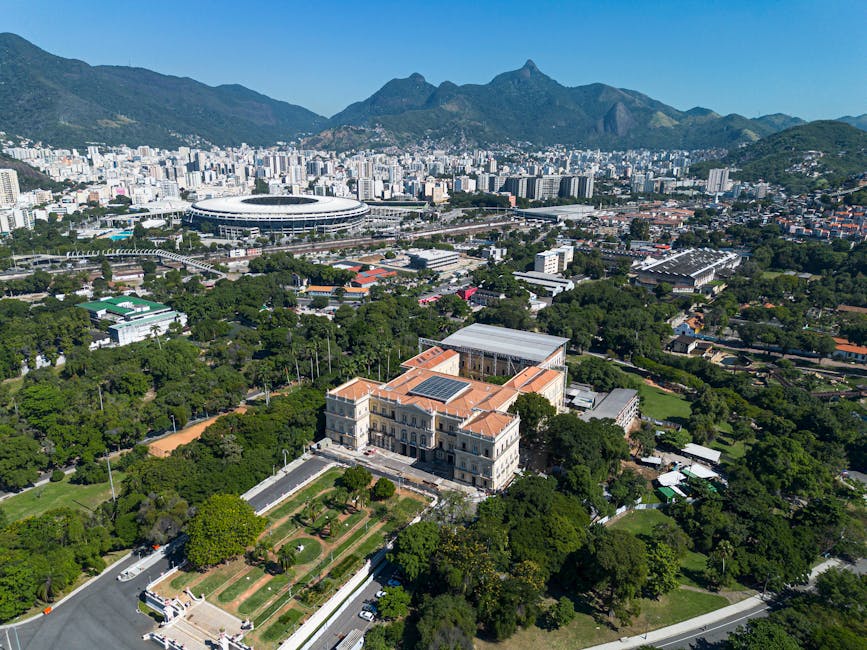 Incendiu devastator pe velodromul din Rio de Janeiro: pompierii mobilizează aproape 100 de echipaje