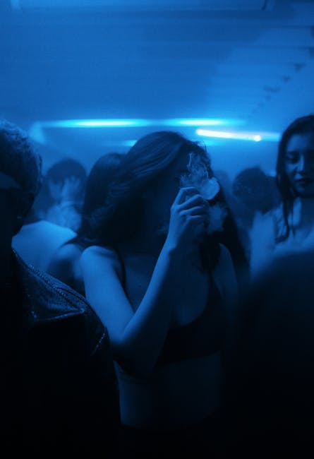 Transformarea cluburilor din Londra: tinerii renunță la alcool în favoarea experiențelor unice