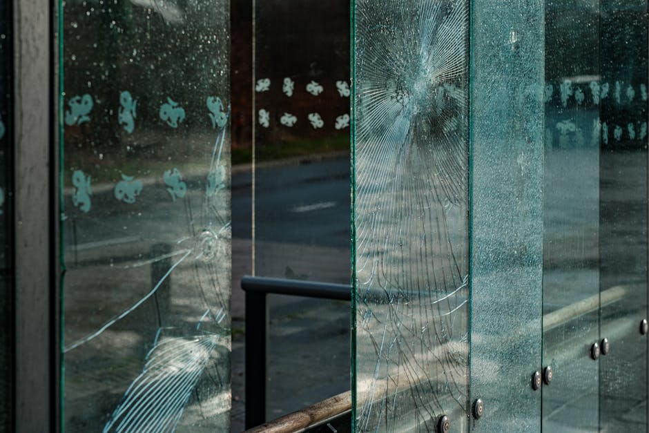 Vandalism în Constanța: stația de autobuz Trocadero a fost distrusă