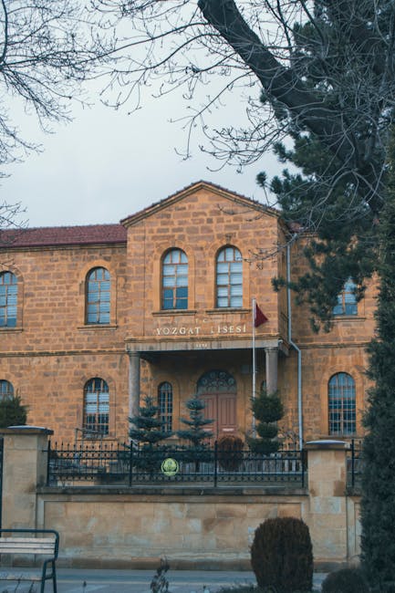 Tragedie într-un liceu din Turcia: un fost elev deschide focul și se sinucide