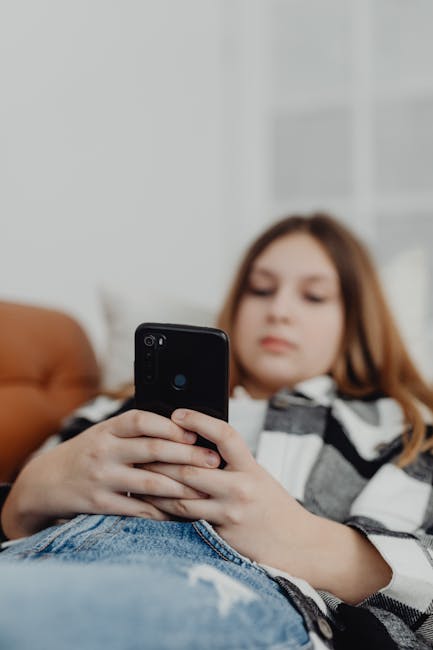 Fata de 12 ani provoacă o alertă de amploare după ce mama îi confiscă telefonul
